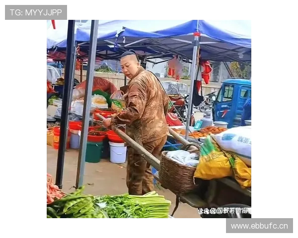 吴向东训练完直接去超市买打折菜，这反差谁懂